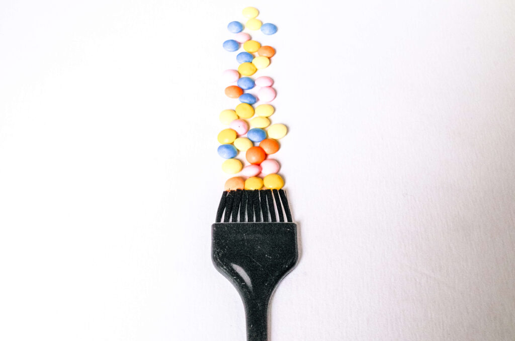 rewelator, pędzel do farbowania na białym tle